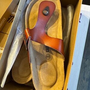 Cushion sure sandals 8.5 new in box